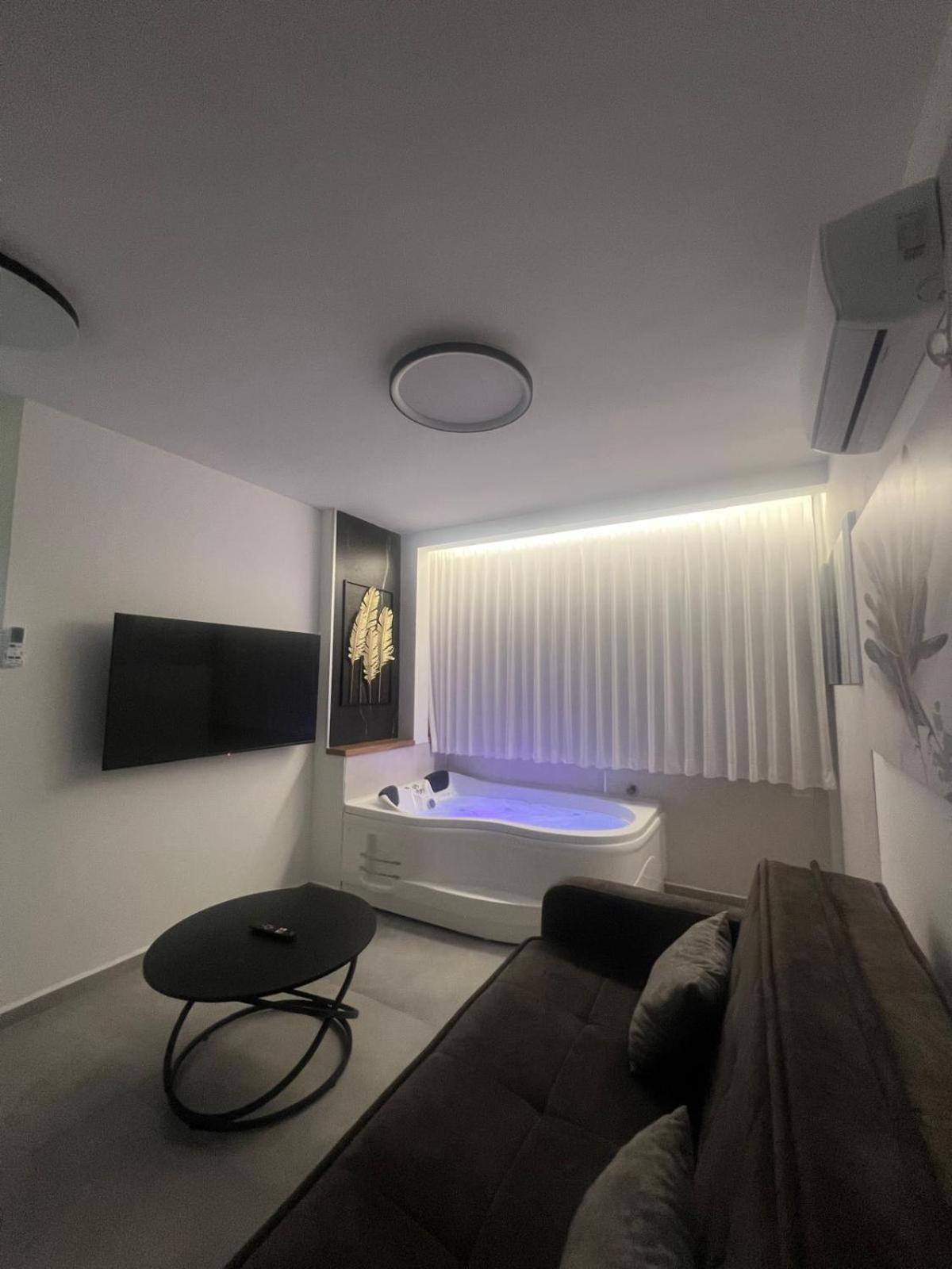 חוויה בכיכר גולד Apartment Netanya Ngoại thất bức ảnh